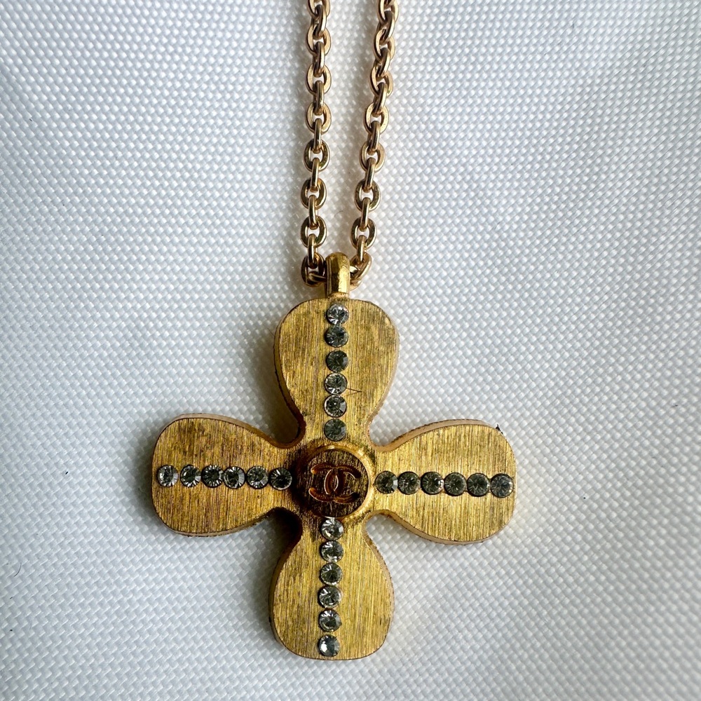 CHANEL 2001 Clover CC Necklace w/ Box – Made in France - Picture 7 of 9